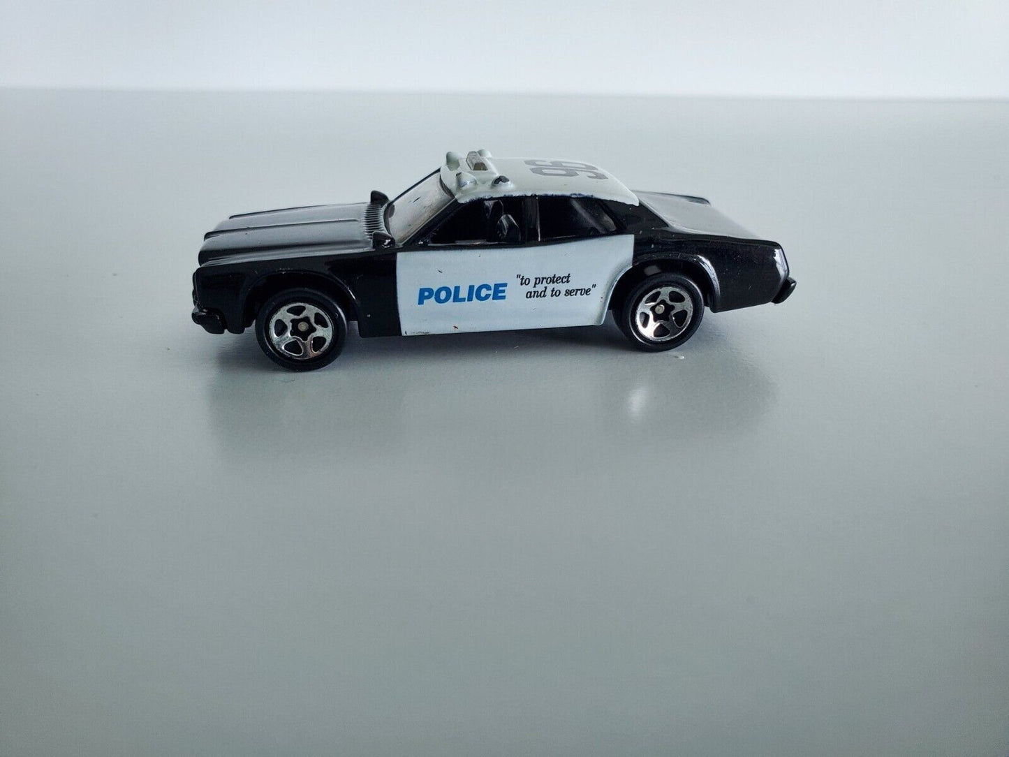 1977 Hot Wheels Police Car "To Serve and Protect" 96- - China