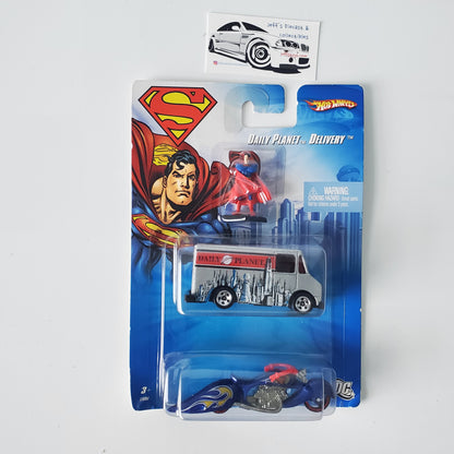 2007 Hot Wheels Superman Daily Planet Delivery w/Mini Figure **Bad Card