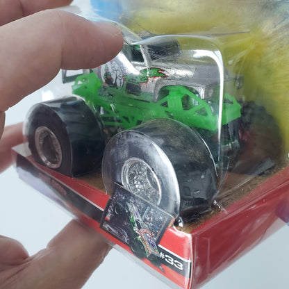 2006 Hot Wheels Grave Digger # 33 Monster Truck Monster Jam