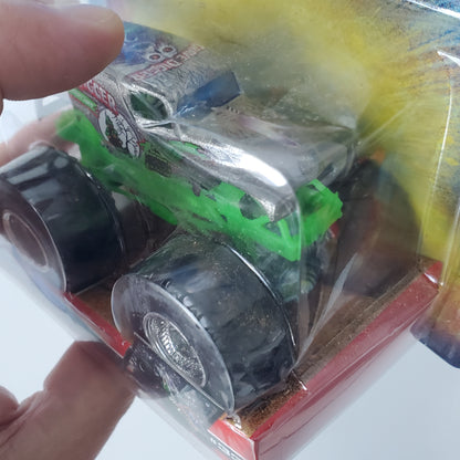 2006 Hot Wheels Grave Digger # 33 Monster Truck Monster Jam