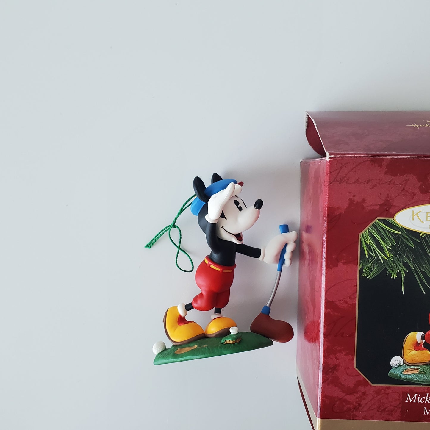 1997 Hallmark Mickey's Long Shot Golfing Christmas Ornament