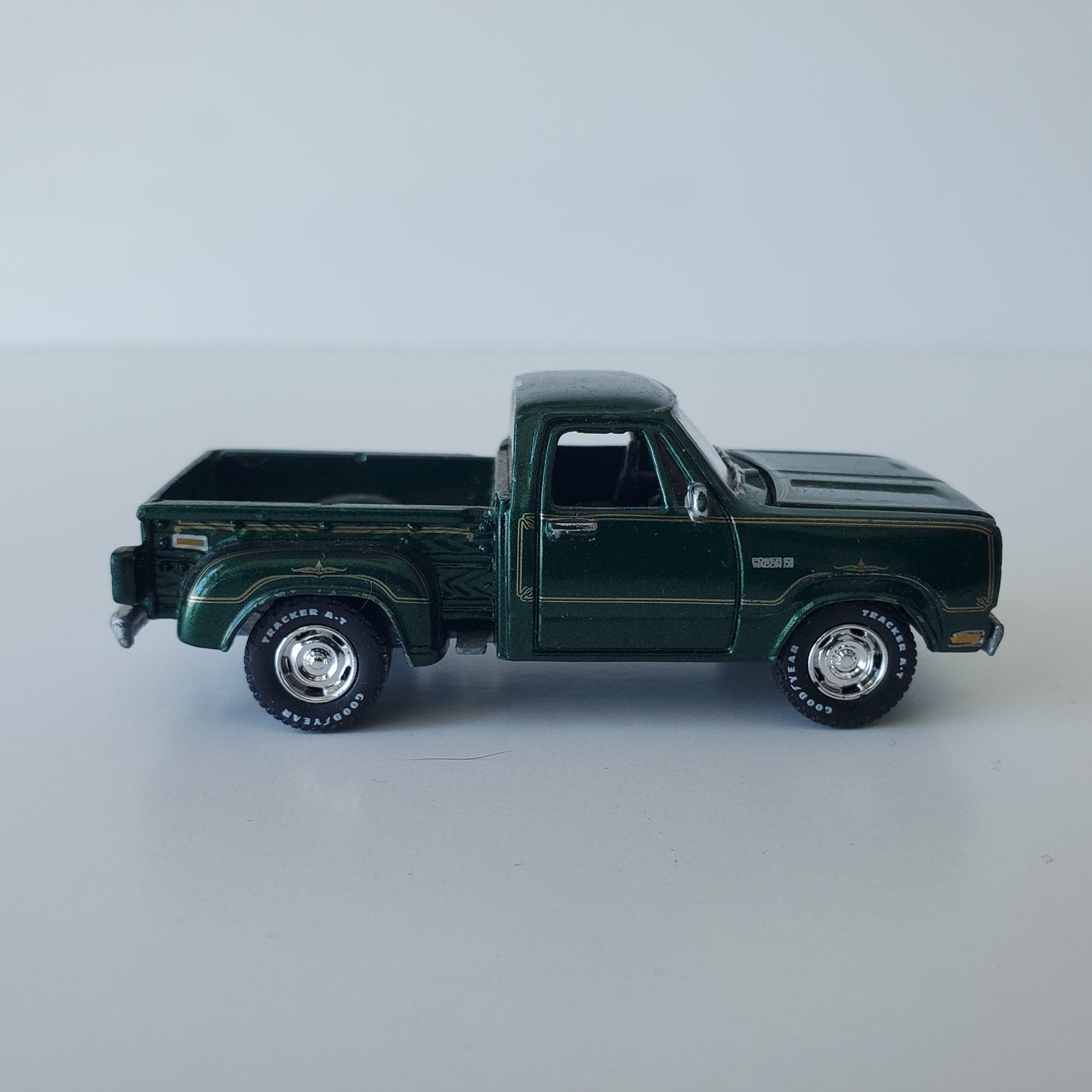 2016 Johnny Lightning 1978 Dodge Warlock Green