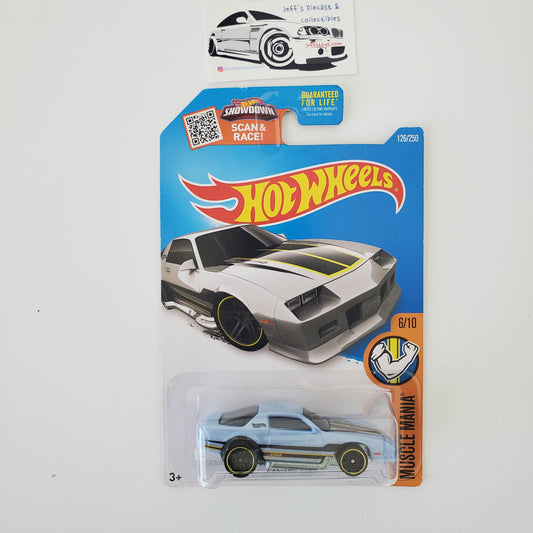2016 Hot Wheels Camaro Z28 #126 Muscle Mania