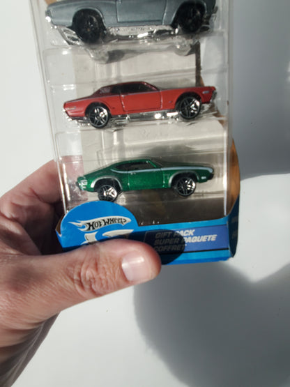 2005 Hot Wheels Muscle Mania 5 Pack - Dodge Charger, Road Runner