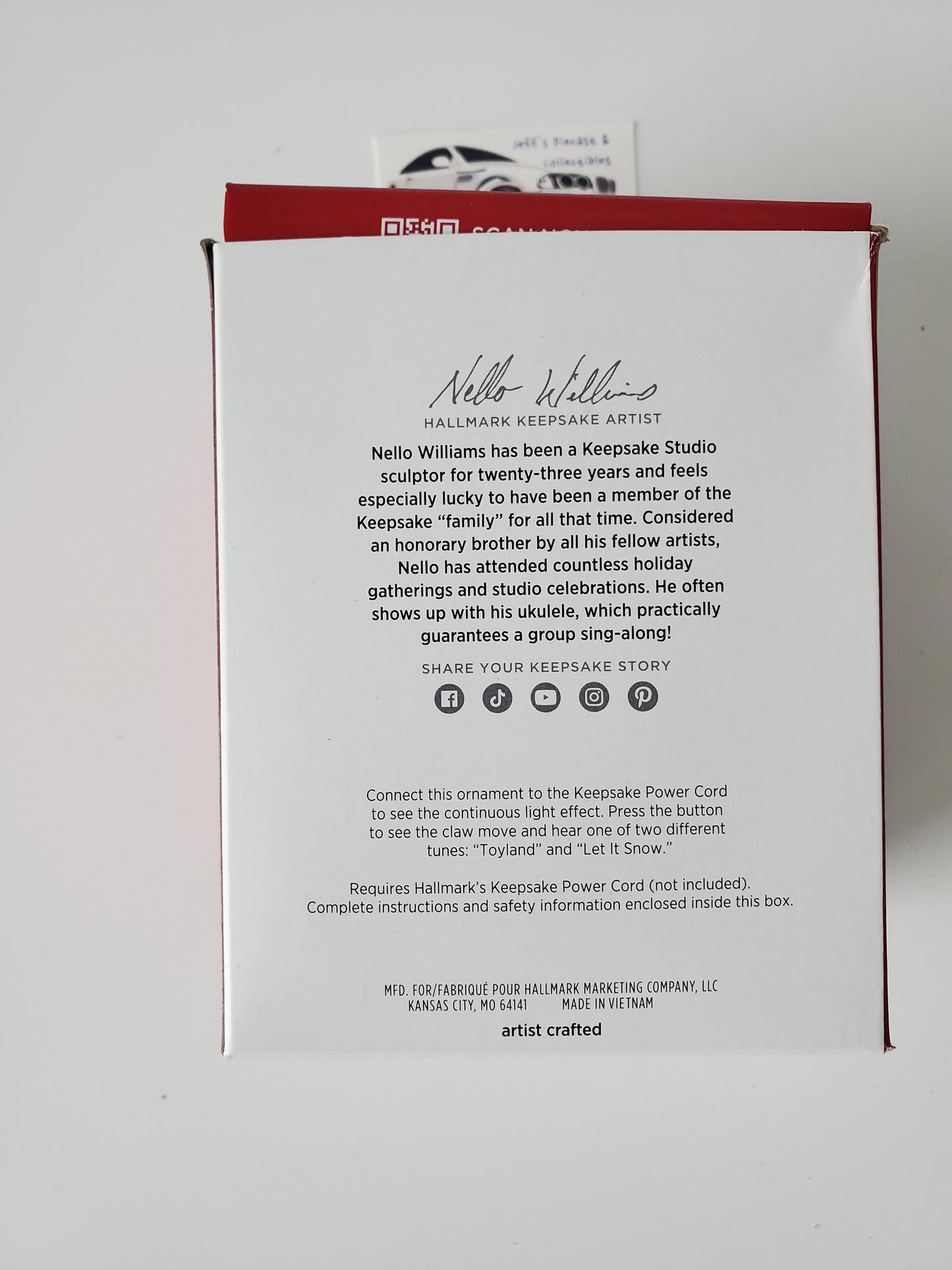 2024 Hallmark Magic Snowball Claw Game Magic Ornament