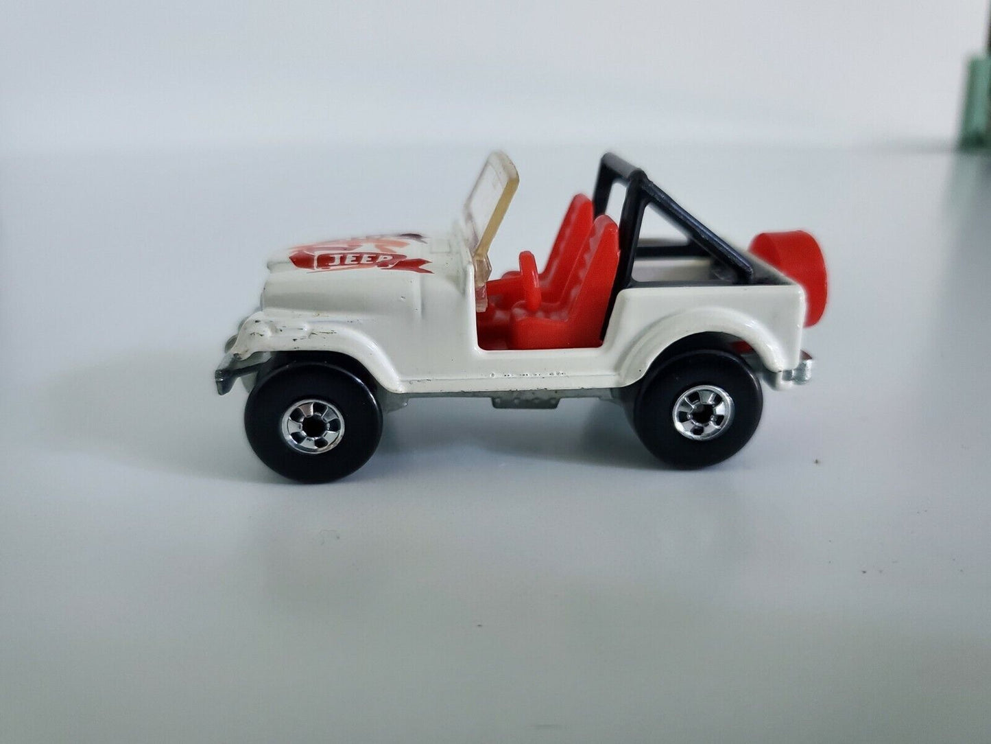 1981 Hot Wheels Jeep CJ-7 - White with Red Interior - Excellent!