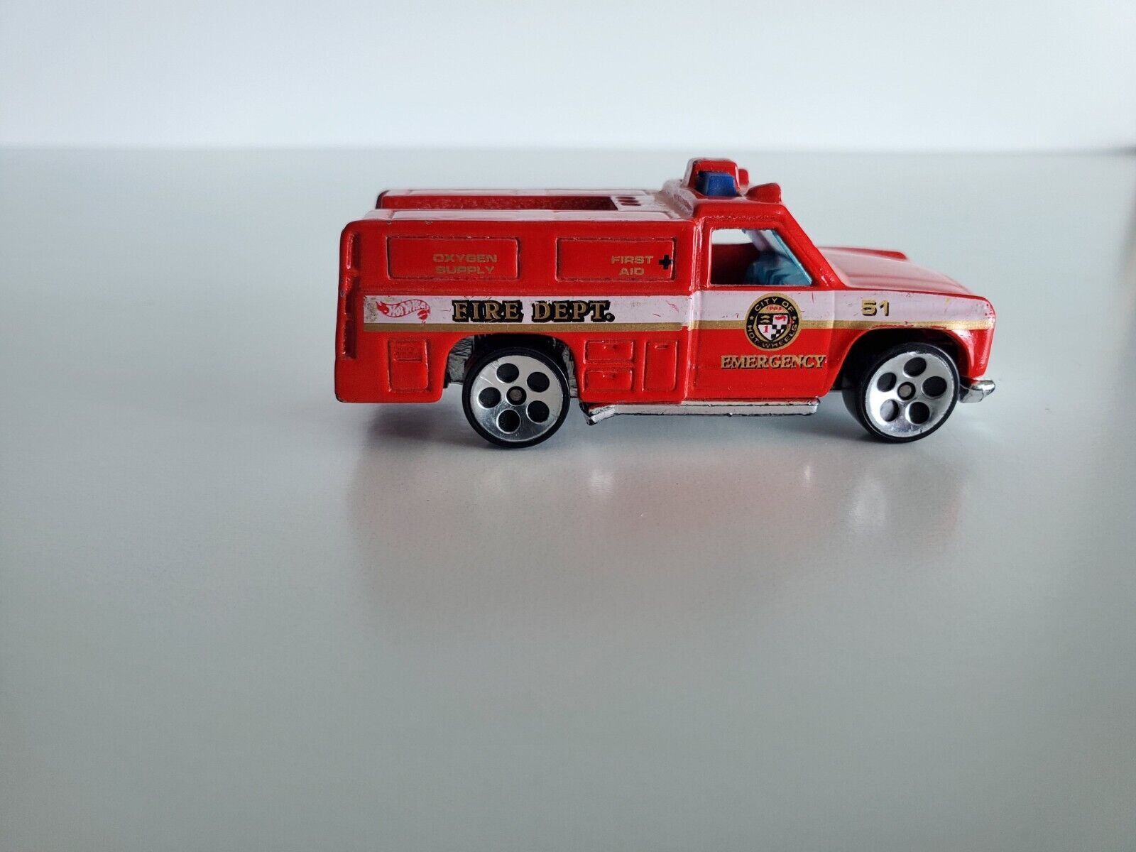 Hot Wheels 1974 Emergency Fire Dept Truck  - 5 DOT - Malaysia