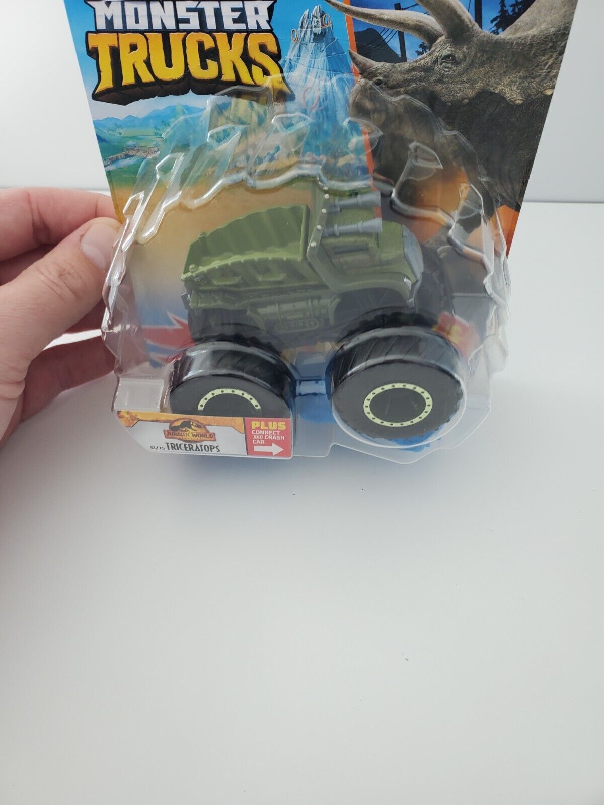 2022 Hot Wheels 4x4 Monster Trucks Triceratops 1/64 + Car