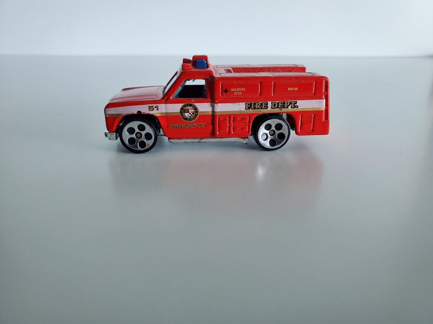 Hot Wheels 1974 Emergency Fire Dept Truck  - 5 DOT - Malaysia