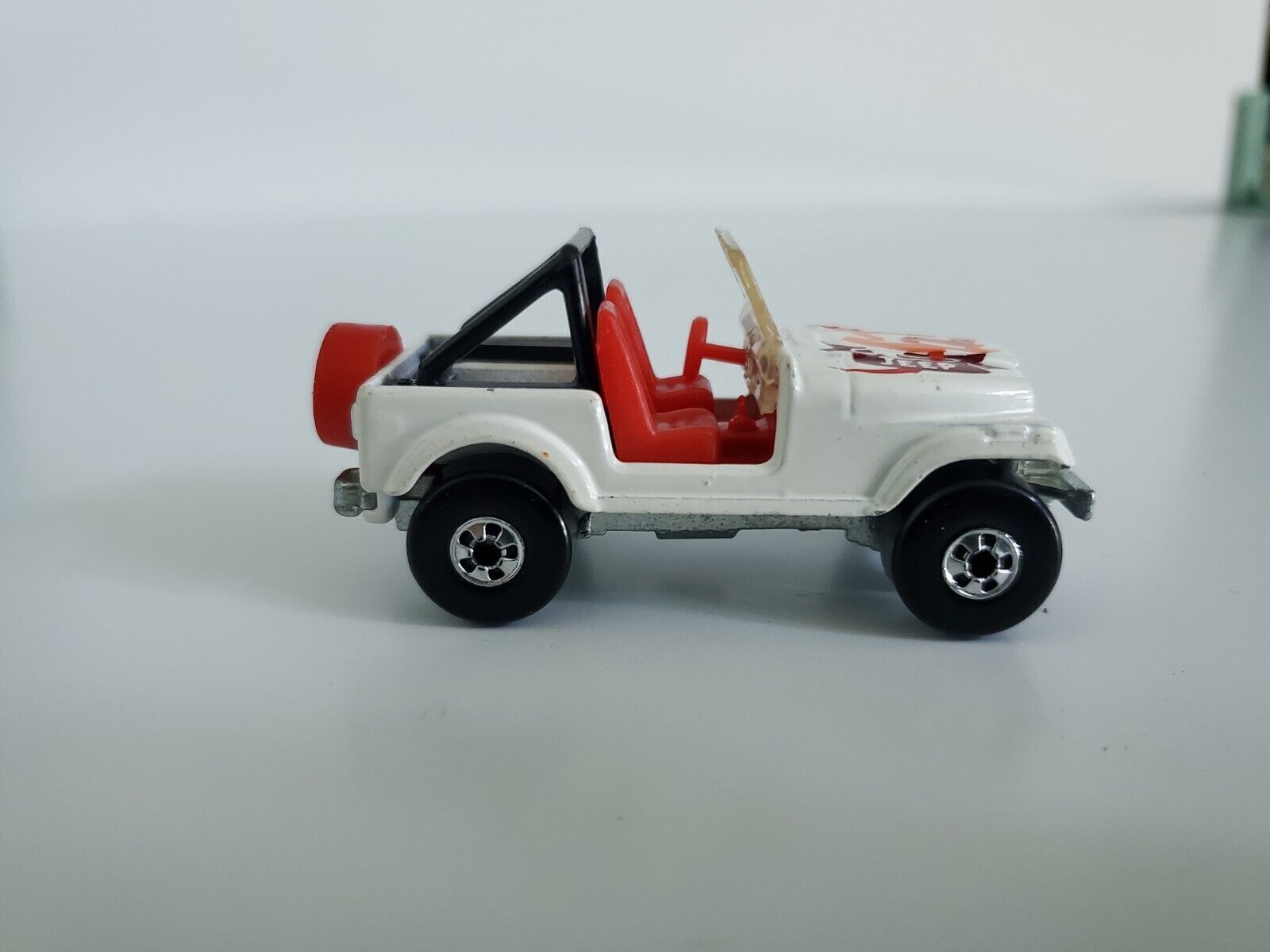 1981 Hot Wheels Jeep CJ-7 - White with Red Interior - Excellent!